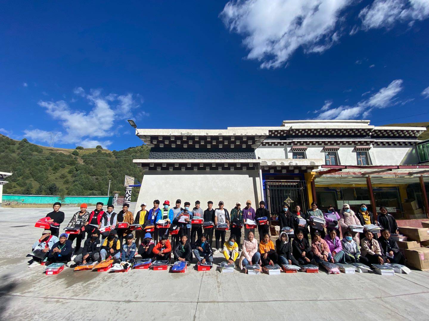 千亿官方站网页版-千亿(中国)公益回顾丨家国同欢月同圆 温暖满载甘孜州(图8)