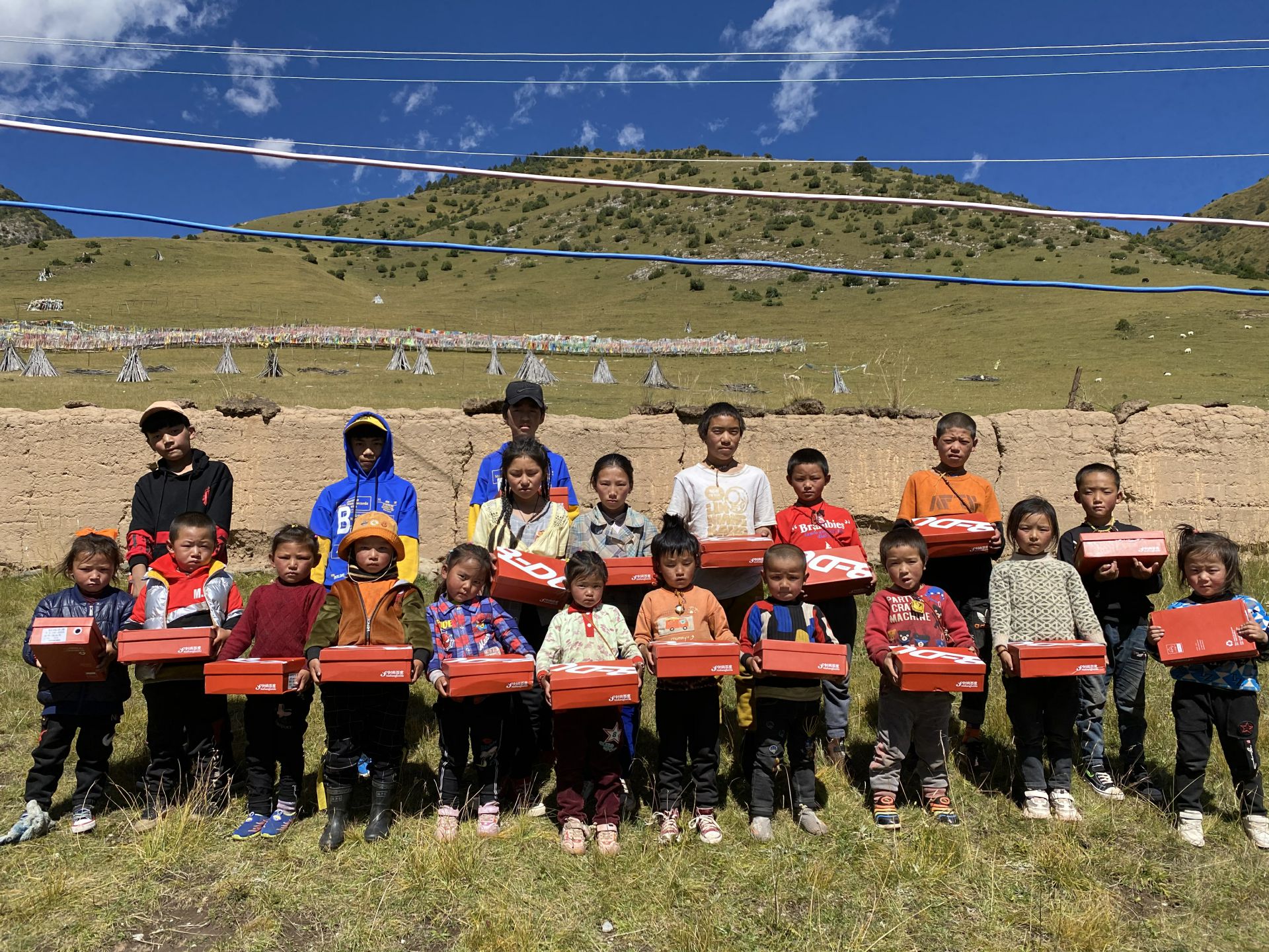 千亿官方站网页版-千亿(中国)公益回顾丨家国同欢月同圆 温暖满载甘孜州(图13)